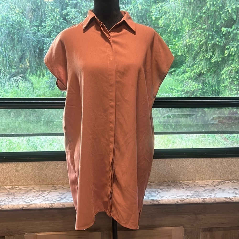 Forever 21 Women’s Oversized Hidden Button Front SS Collared Blouse‎ Size Small